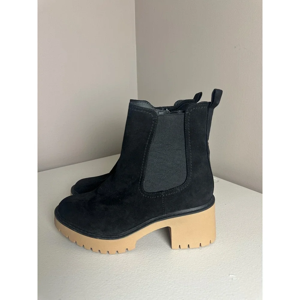 Universal Thread Womens Black Faux Suede Lug Sole Chelsea Ankle Boots Size 6.5